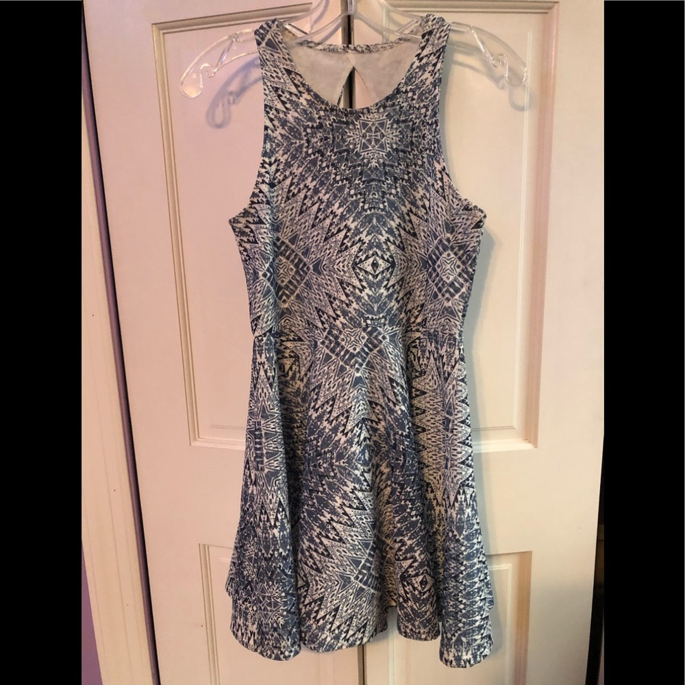 skater dress with cut out - Picture 2 of 2